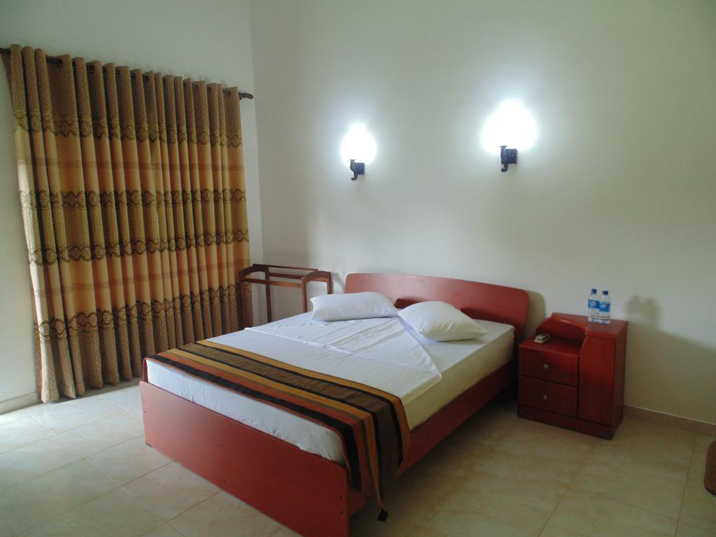 White Eagle Hotel Сигирия Экстерьер фото