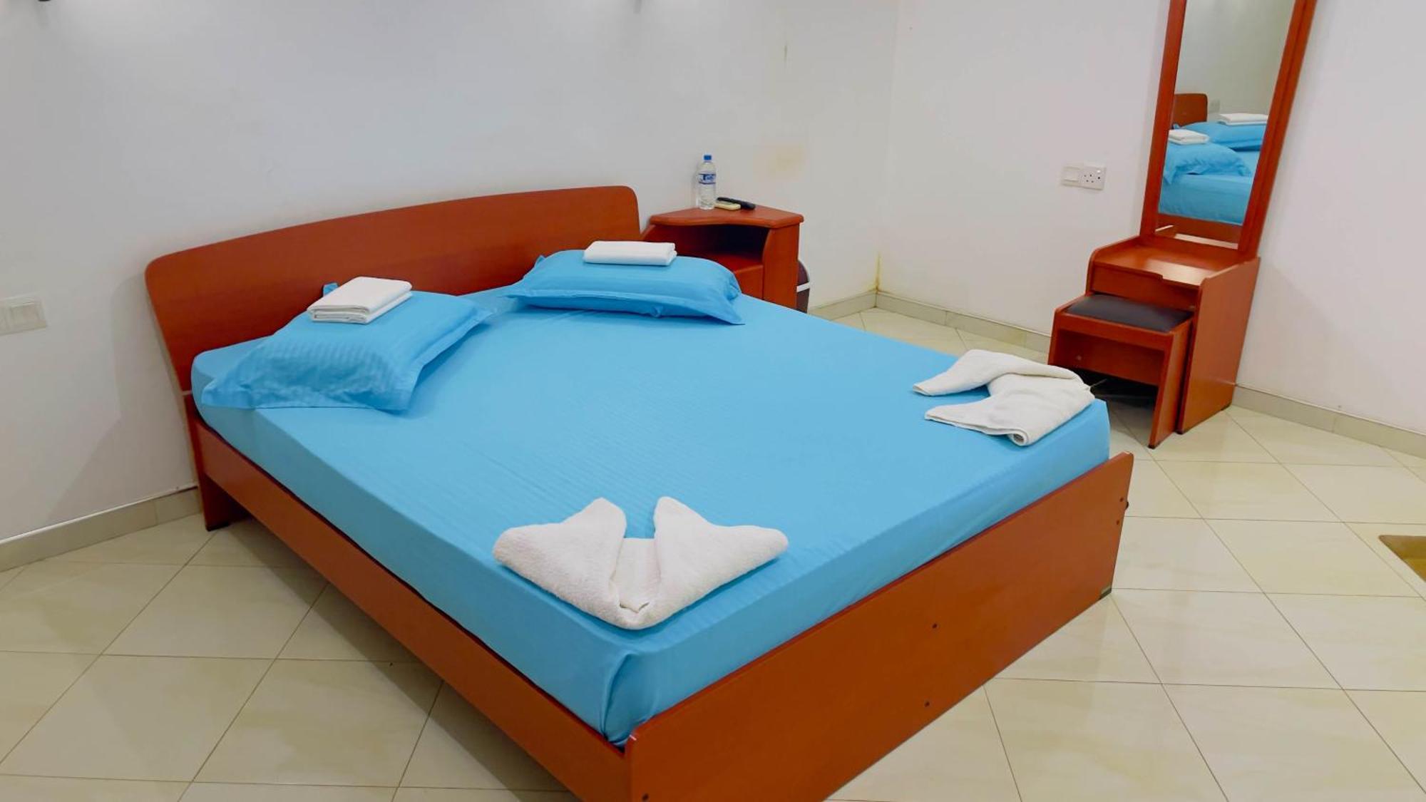 White Eagle Hotel Сигирия Экстерьер фото